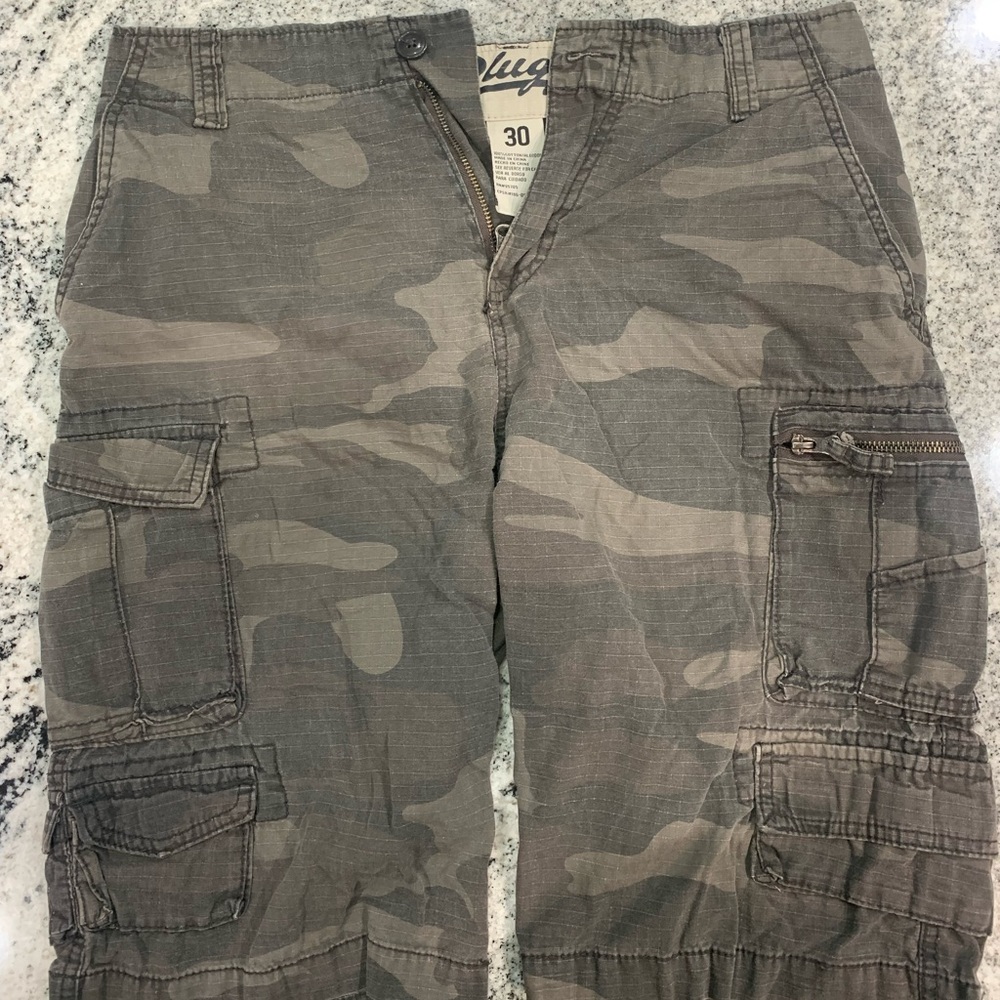 Men’s Plugg, size 30 camo shorts